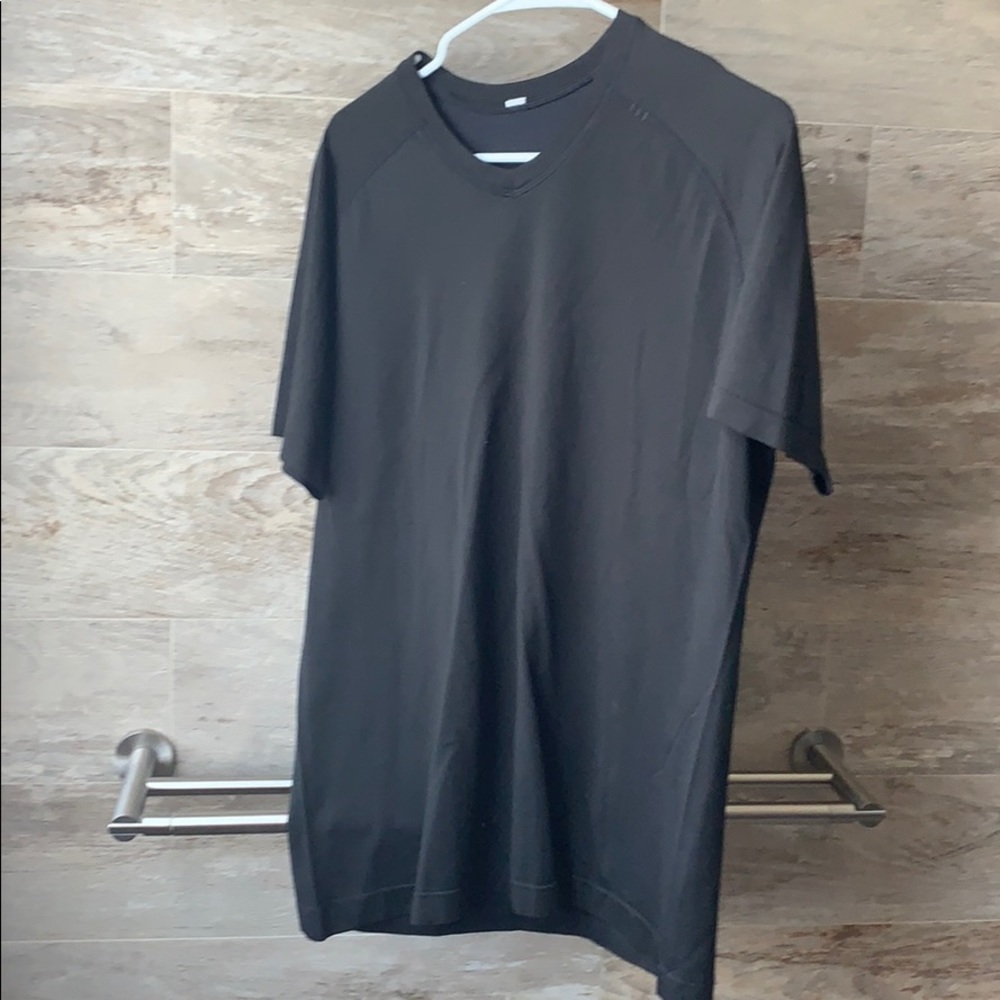 Men’s Lululemon V neck